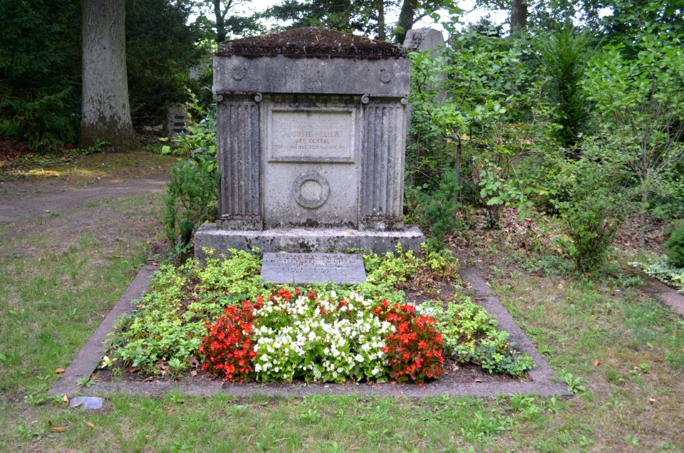 Oberrad, Waldfriedhof, Grab 1 G 1 Heller