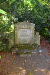 Oberrad, Waldfriedhof, Grab 1 H 4 Jung