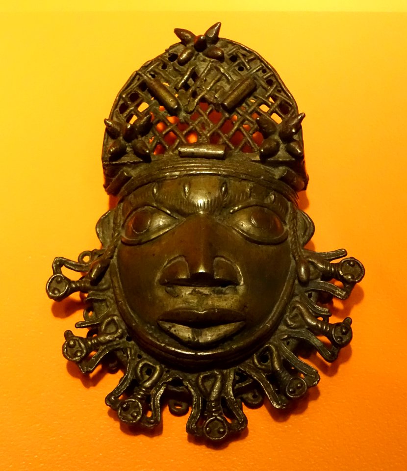 Oba head, Benin City, Nigeria, No. 1900.01.0004 - Etnografiska museet - Stockholm, Sweden - DSC01025