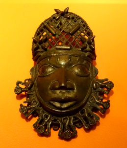 Oba head, Benin City, Nigeria, No. 1900.01.0004 - Etnografiska museet - Stockholm, Sweden - DSC01025