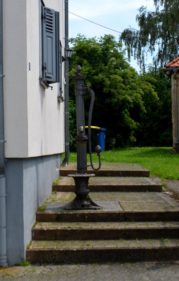 Ober-Florstadt, Brunnen Hintergasse 15 (1)