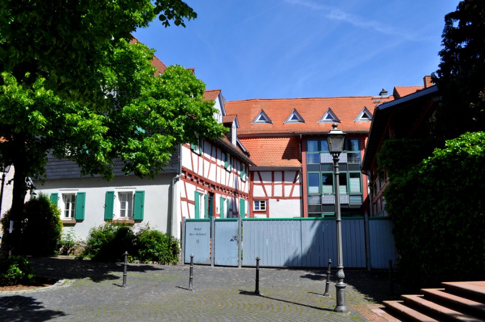 Ober-Erlenbach, Ober-Erlenbacher Straße 11 (2)