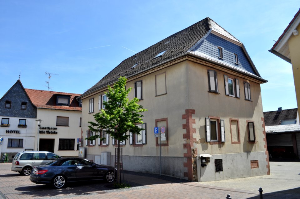 Ober-Erlenbach, Ober-Erlenbacher Straße 1