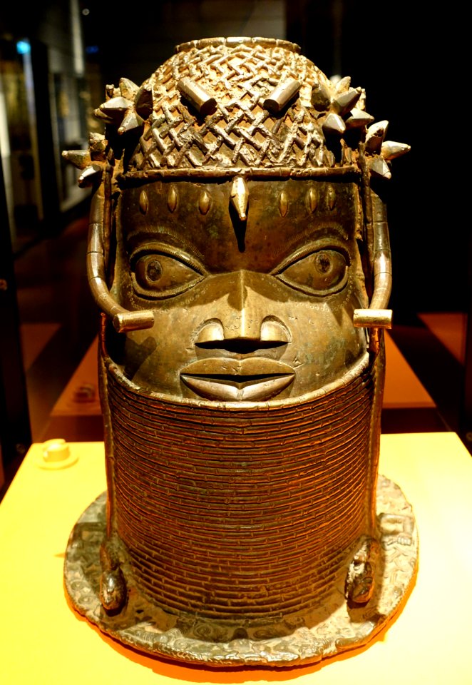 Oba, Benin City, Nigeria, No. 1907.44.0381 - Etnografiska museet - Stockholm, Sweden - DSC01047