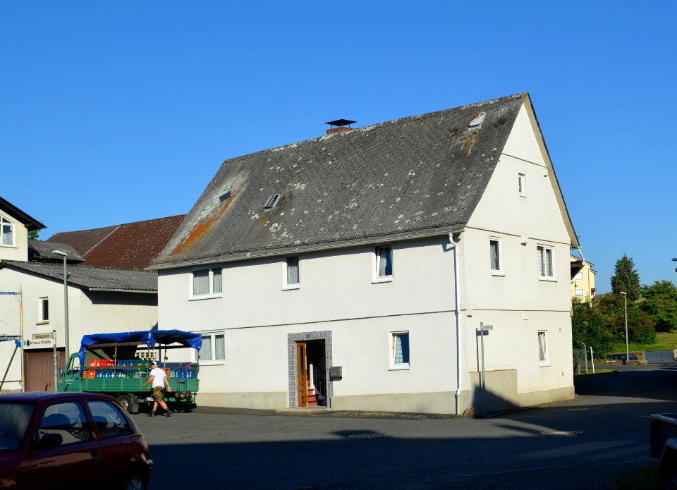 Oberlauken, Hangstraße 11