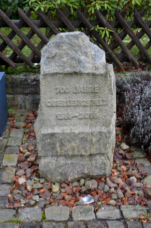 Oberlengsfeld, Gedenkstein 700 Jahre