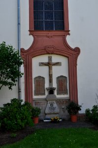 Ober-Erlenbach, Kriegerdenkmal Kirche photo