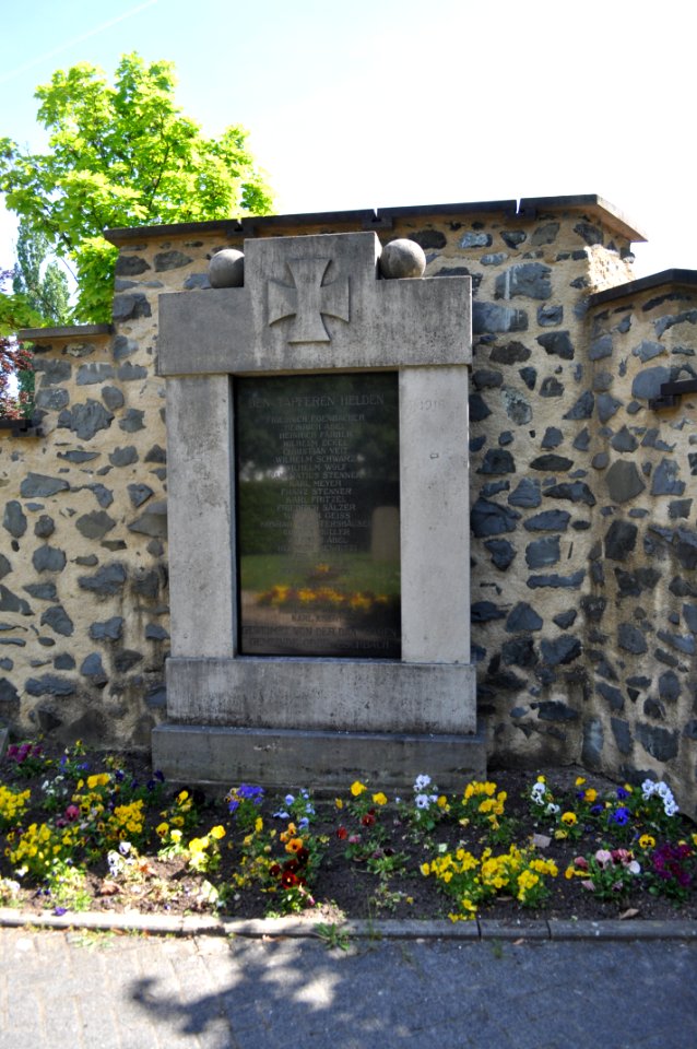 Ober-Eschbach, Friedhof Kriegerdenkmal 1914 18