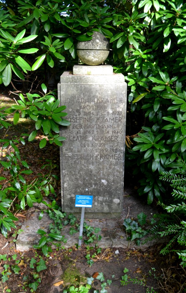 Oberrad, Waldfriedhof, Grab 2 H 26 UG Krämer