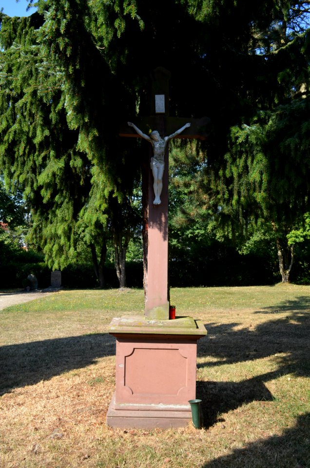 Oberjosbach, Friedhof, Friedhofskreuz