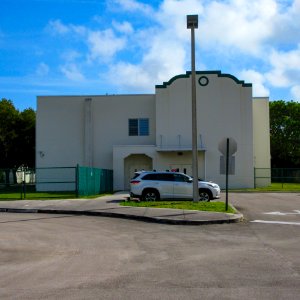 Oakland Park Elementary School building 