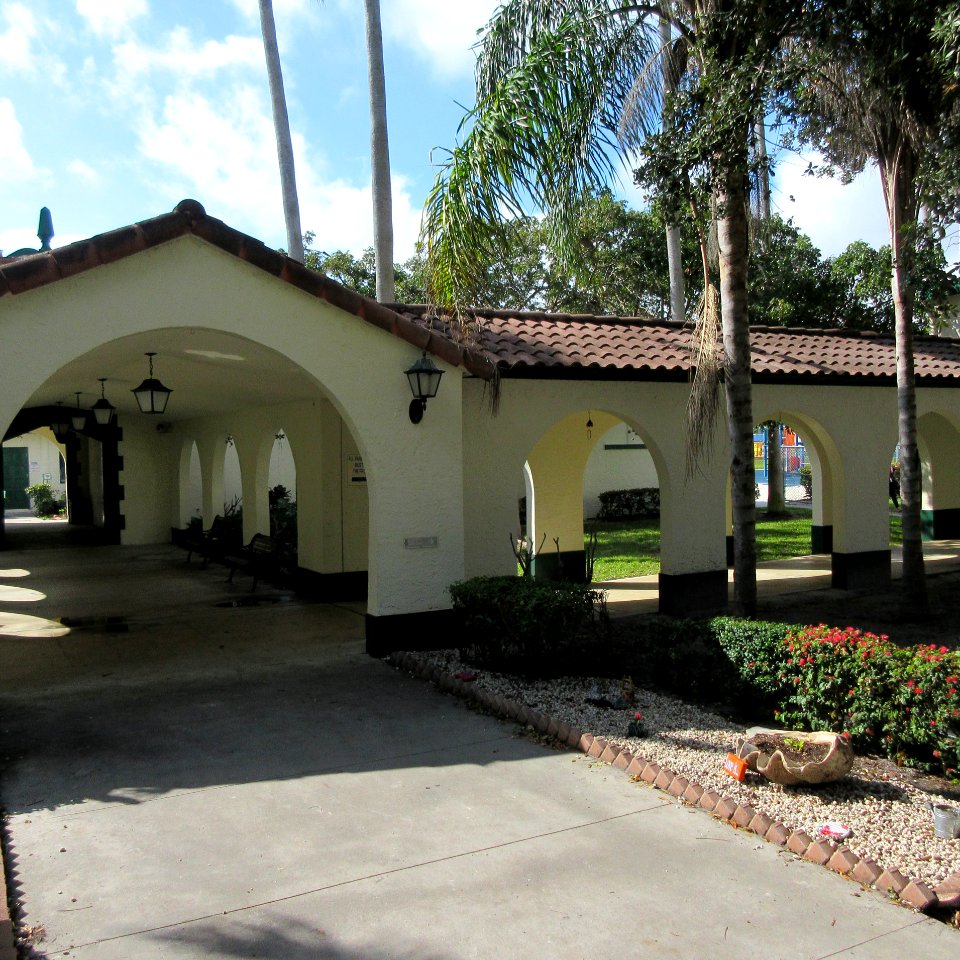 Oakland Park Elementary School breezeway 3