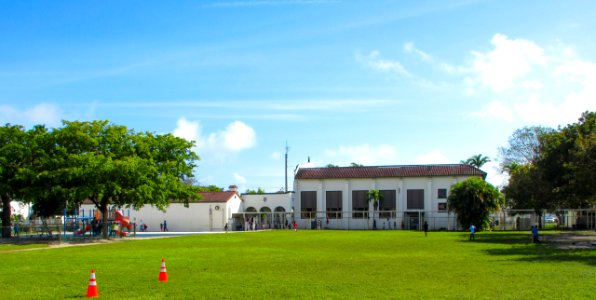 Oakland Park Elementary School main building 