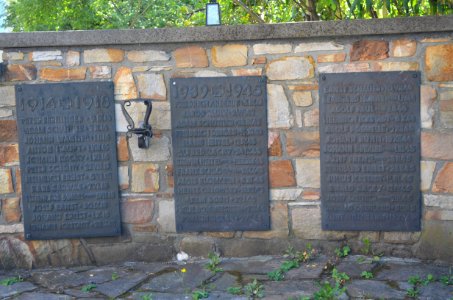 Oberjosbach, Kriegerdenkmal, Tafeln