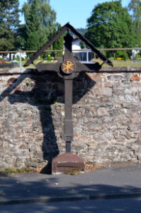 Oberjosbach, Königsteiner Straße, Wegekreuz vor dem Friedhof
