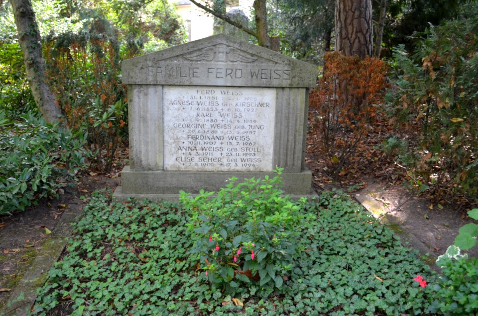 Oberrad, Waldfriedhof, Grab 1 H 12 Weiss