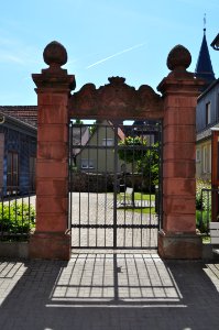 Ober-Eschbach, Ober-Eschbacher Straße 76, Tor