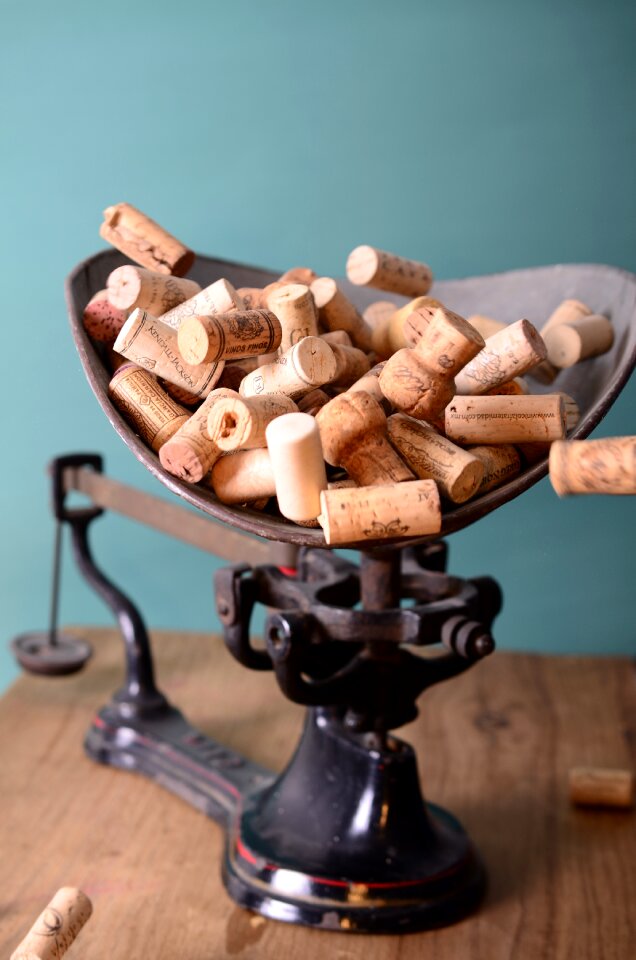 Weight vintage wine corks