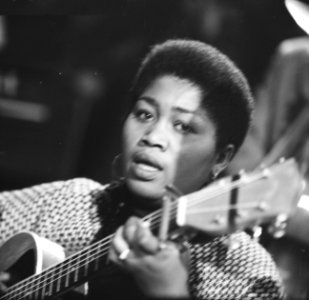 Odette, gospelzangeres in Amsterdam. Portret, Bestanddeelnr 913-2561