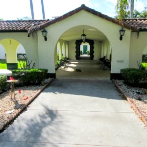 Oakland Park Elementary School breezeway main