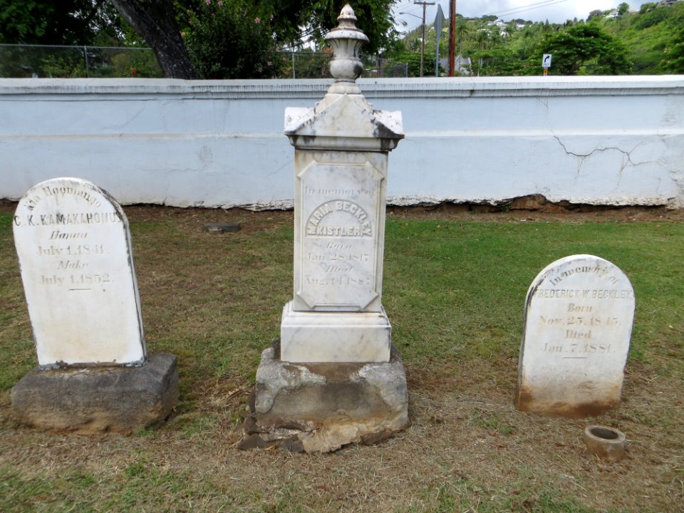 OahuCemetery-Beckleys3-tombstones