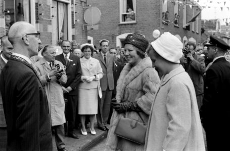 Oesterfeest in Ierseke Prinses Beatrix en prinses Margriet, Bestanddeelnr 912-9048