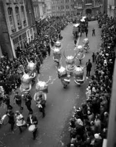 Oeteldonk viert carnaval, tijdens optocht, Bestanddeelnr 916-0415