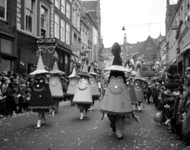Oeteldonk viert carnaval, tijdens optocht, Bestanddeelnr 916-0410