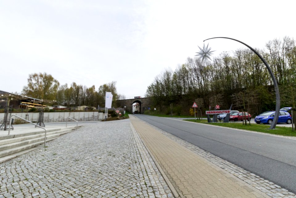 Oderwitzer Straße mit Blick auf Eisenbahnbrücke, Herrnhut