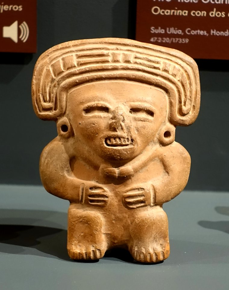 Ocarina, two holes, Playa de los Muertos, Yoro, Hondura, ceramic - Meso-American collection - Peabody Museum, Harvard University - DSC05975