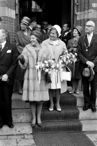 Oesterfeest in Ierseke Prinses Beatrix en prinses Margriet, Bestanddeelnr 912-9047