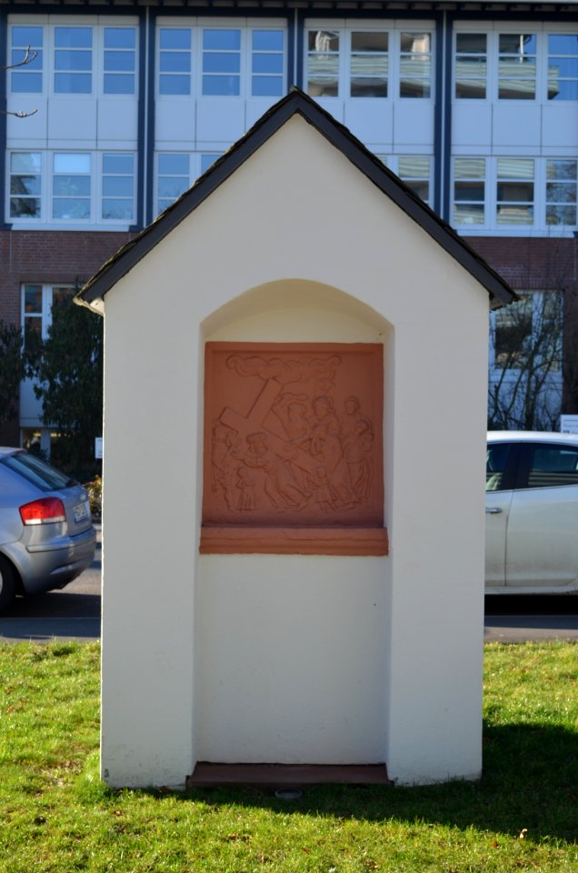 Oberursel, Adenauerallee, Kreuzweg (5)