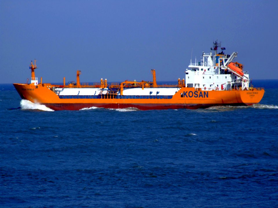 Ocean Primus pic2 leaving Port of Rotterdam, Holland 19-Apr-2007