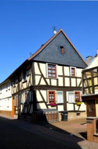 Ober-Rosbach, Neuer Weg 2