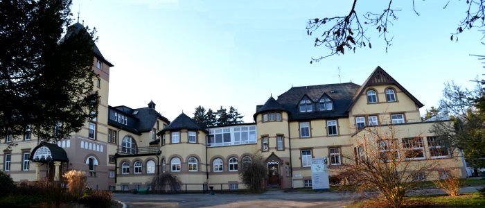 Oberursel, Klinik Hohemark, Hauptgebäude, Seitenanbau