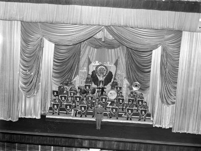 Odeon Cinema te Londen. Première van de film Glorious Colours. Nederlands mili, Bestanddeelnr 935-2121