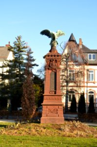 Oberursel, Adenauerallee, Kriegerdenkmal (1)
