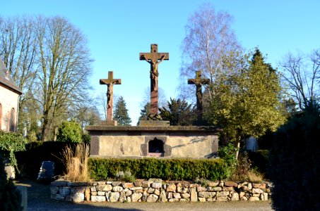 Oberursel, alter Friedhof, Kreuzigungsgruppe (1)