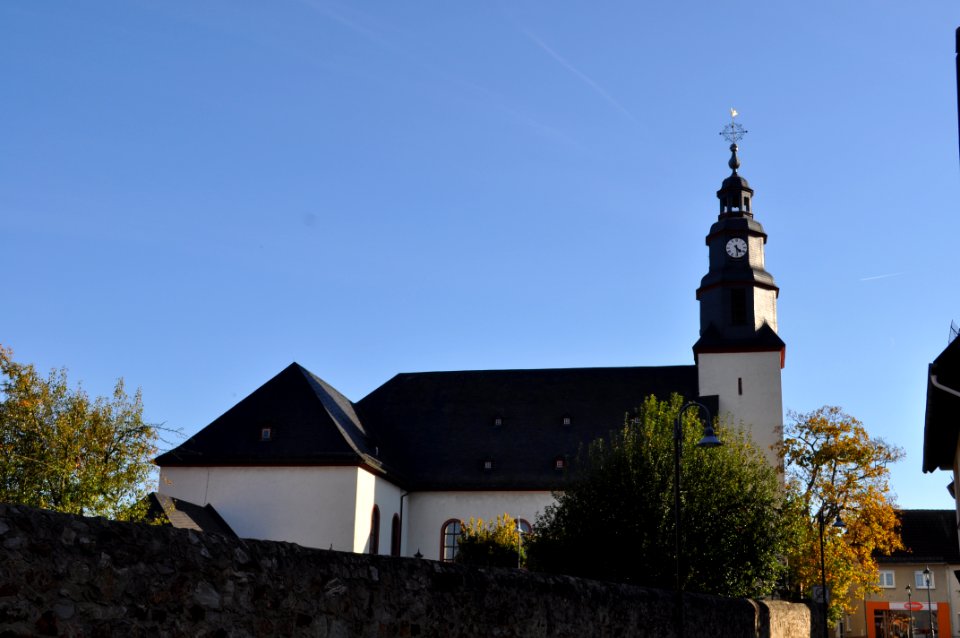 Ober-Mörlen, Katholische Kirche, Seitenansicht (2)