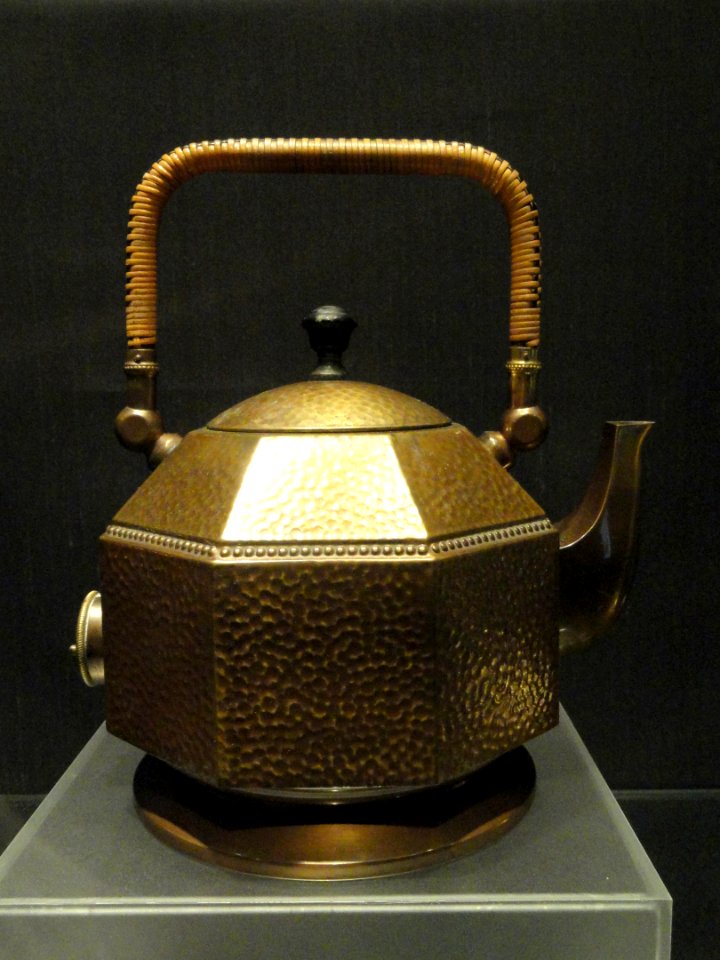 Octagonal electric kettle, designed by Peter Behrens, 1908, Germany - Royal Ontario Museum - DSC09520