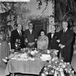 Octave van Aerschot 75 jaar, gehuldigd in grote Schouwburg te Rotterdam, v.l.n.r, Bestanddeelnr 916-3211