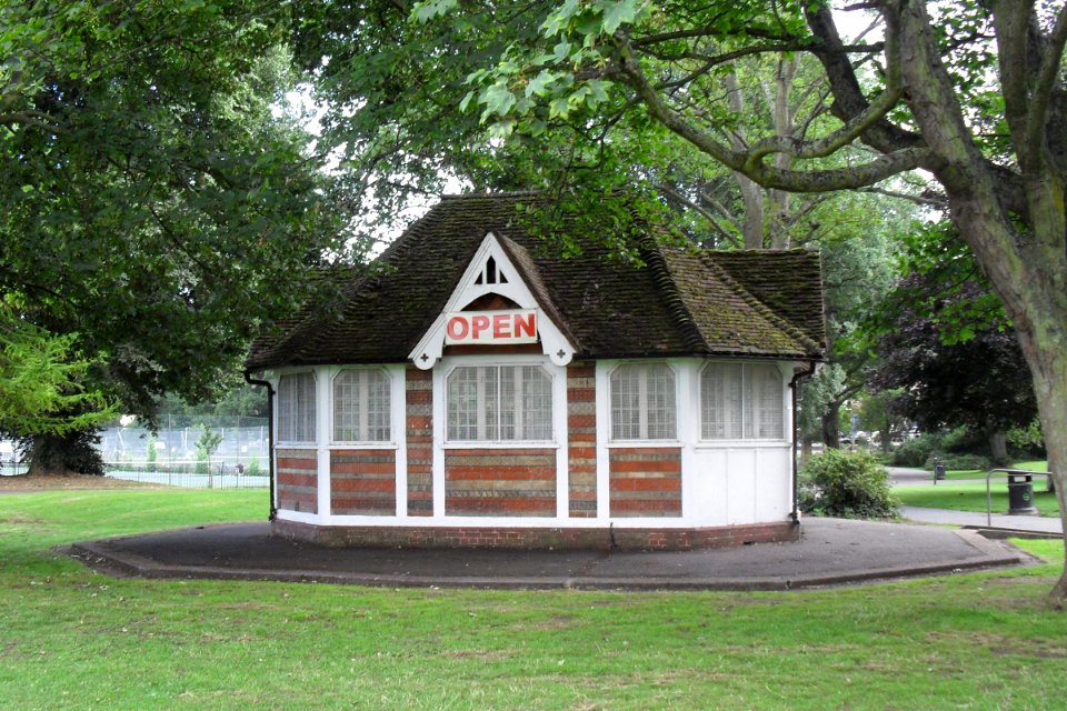 Octagonal Pavilion, Preston Park, Brighton (NHLE Code 1380949) (August 2010)