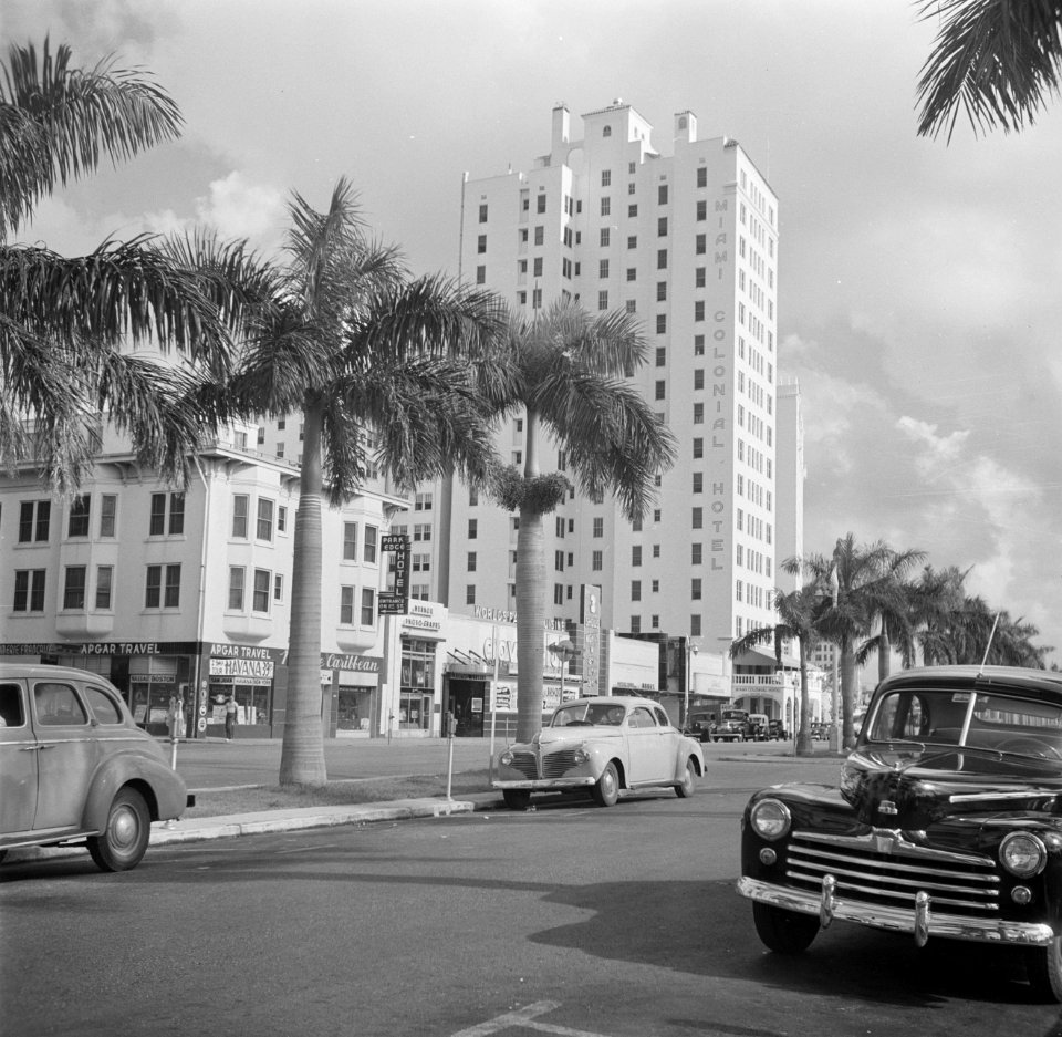 Ocean Drive Boulrvard in Miami met het Colonial Hotel, Bestanddeelnr 191-0774