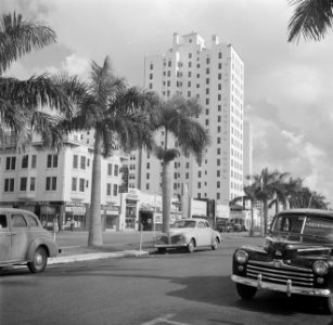 Ocean Drive Boulrvard in Miami met het Colonial Hotel, Bestanddeelnr 191-0774