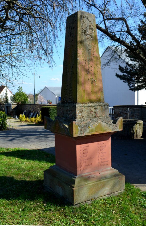 Ober-Rosbach, Friedhof, Denkmal Deutsch-Französischer Krieg (2)