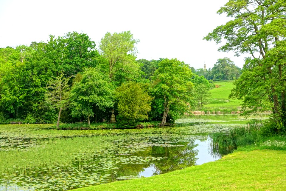 Octagon Lake with Lord Chatham's Urn, Stowe - Buckinghamshire, England - DSC06855