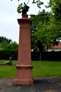 Oberstedten, Alter Friedhof, Ehrenmal, Links