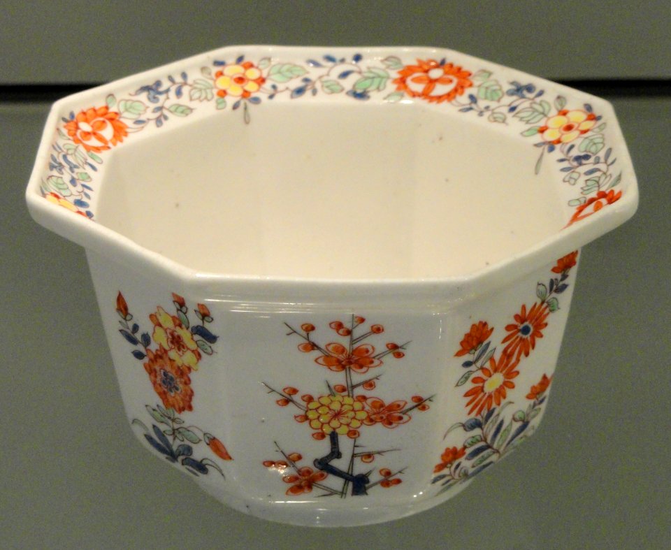 Octagonal Bowl with Seasonal Flowers, c. 1752-1755, Chelsea factory, soft-paste porcelain with overglaze enamels - Gardiner Museum, Toronto - DSC00582