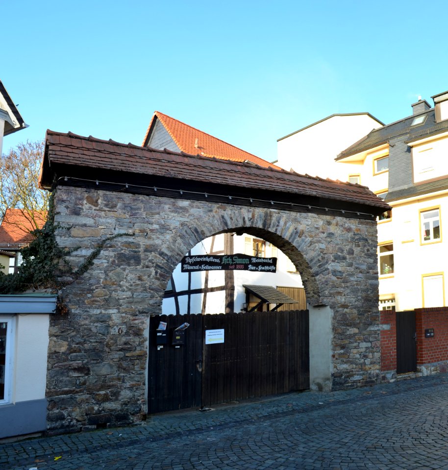 Oberursel, Hospitalstraße 20, Tor