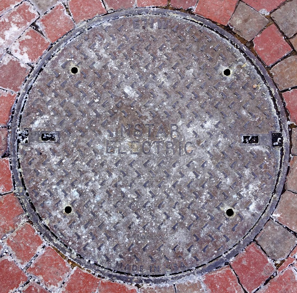 Nstar Electric Cat No 20453, EJIW, Made in USA - manhole cover - Cambridge, MA - DSC02527-001